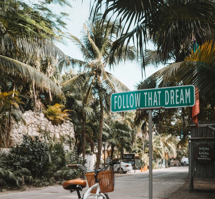 Photo by <a href="https://unsplash.com/fr/@alexazabache?utm_source=unsplash&utm_medium=referral&utm_content=creditCopyText">Alex Azabache</a> on <a href="https://unsplash.com/fr/photos/velo-blanc-gare-V83v-MYB_Z8?utm_source=unsplash&utm_medium=referral&utm_content=creditCopyText">Unsplash</a>