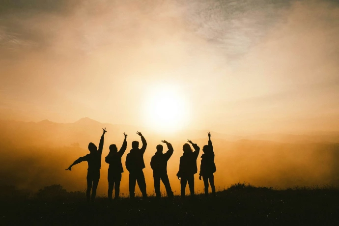 Photo by <a href="https://unsplash.com/fr/@iamchang?utm_source=unsplash&utm_medium=referral&utm_content=creditCopyText">Chang Duong</a> on <a href="https://unsplash.com/fr/photos/photo-de-silhouette-de-six-personnes-au-sommet-de-la-montagne-Sj0iMtq_Z4w?utm_source=unsplash&utm_medium=referral&utm_content=creditCopyText">Unsplash</a>